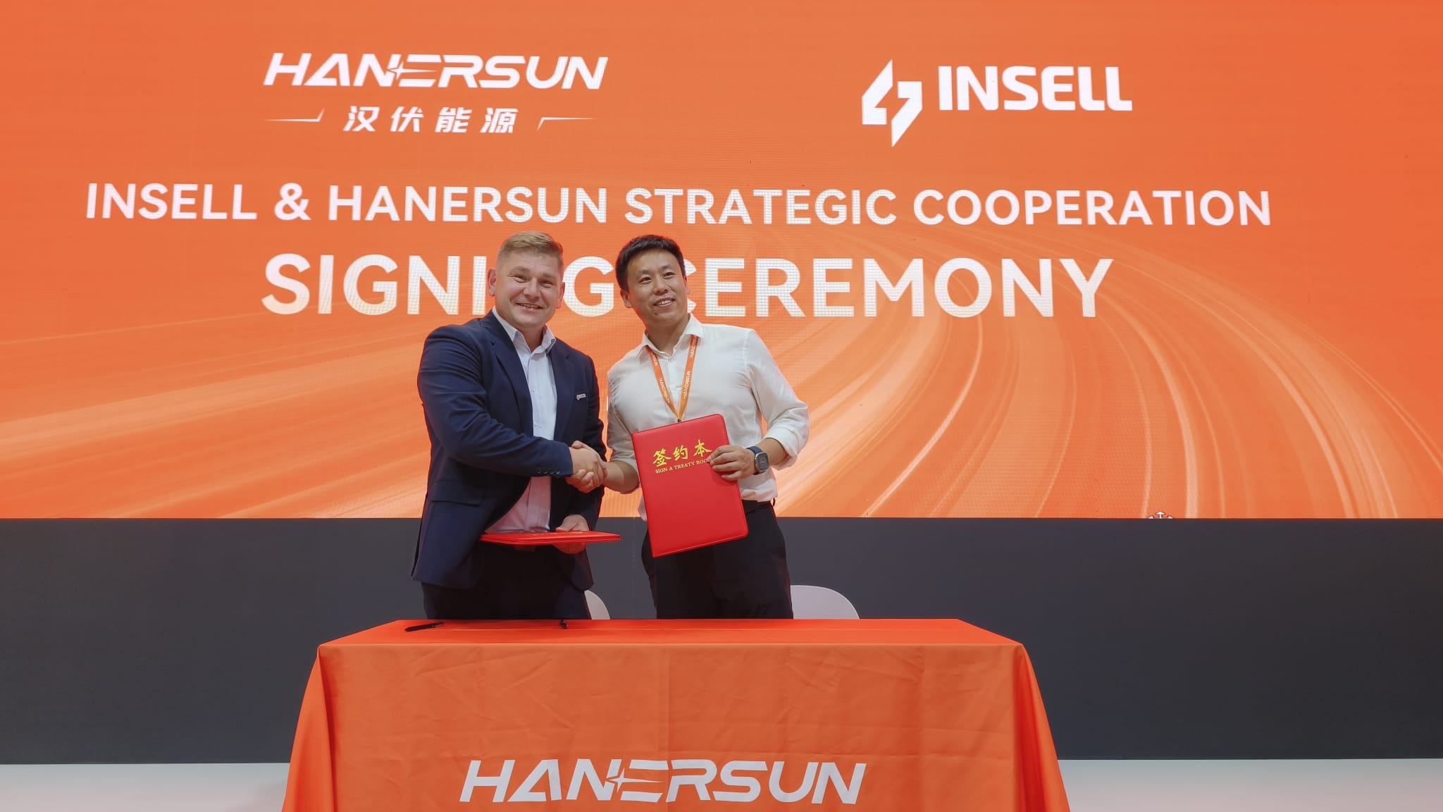 Sun Jingyu  President Hanersun i Krzysztof Kowalczyk Dyrektor handlowy Insell - Intersolar Monachium 2026r.